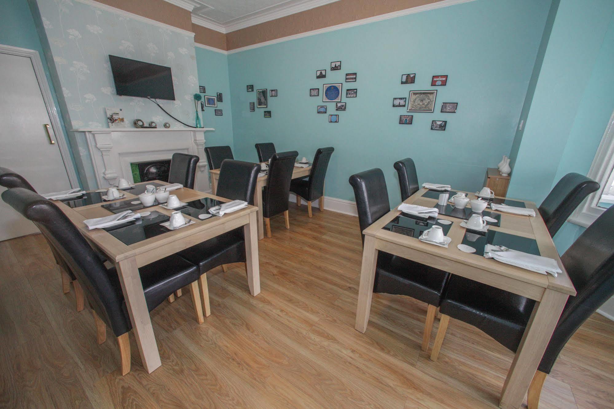 Tower House Executive Guest House Понтифракт Екстериор снимка